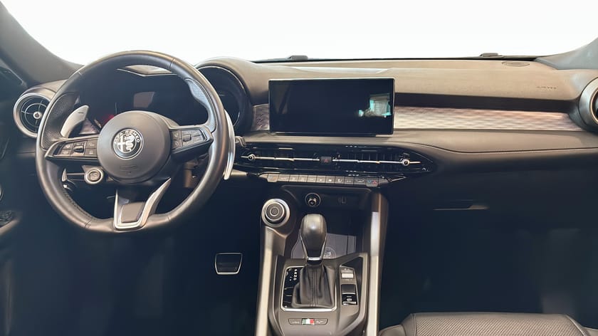 Bild 4 av Alfa Romeo Tonale Plug-in-Hybrid VELOCE PHEV 280 HK Q4 Helläder/Harman-K/Navi