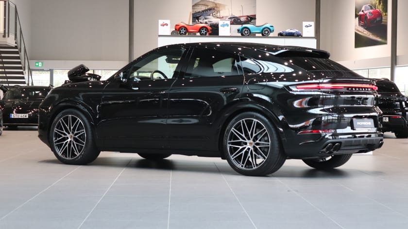 Bild 2 av Porsche Cayenne E-Hybrid Coupé – Black Edition