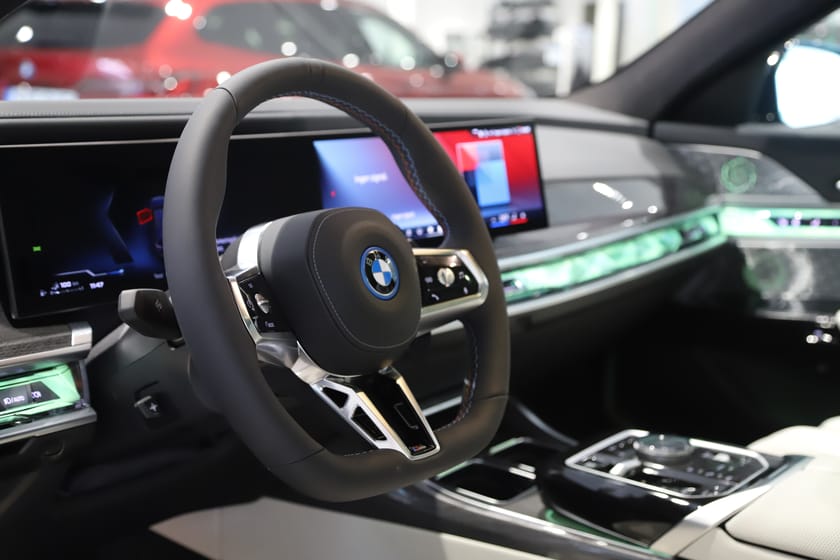 Bild 5 av BMW M760e xDrive Executive Drive PRO / Aut. Dörrar / B&W