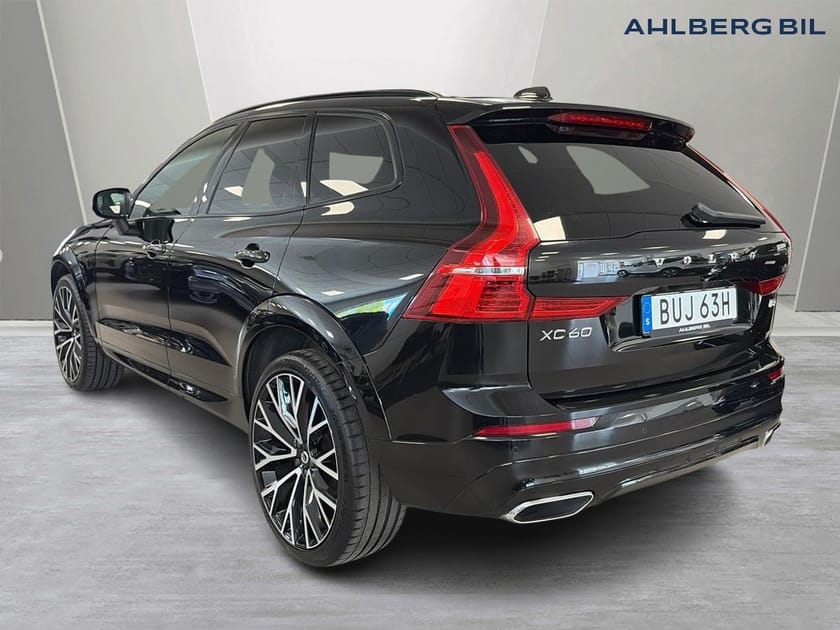 Bild 3 av Volvo XC60 B4 Bensin R-Design Dragkrok Halvautomatisk, Parkeringskamera 360, 22TUM,
