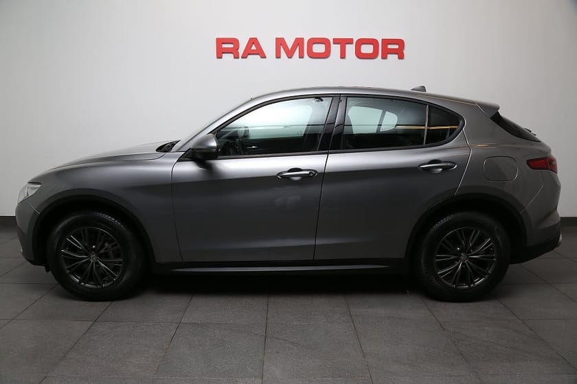 Bild 2 av Alfa Romeo Stelvio 2,0 Turbo 16V Q4 200hk AWD Aut