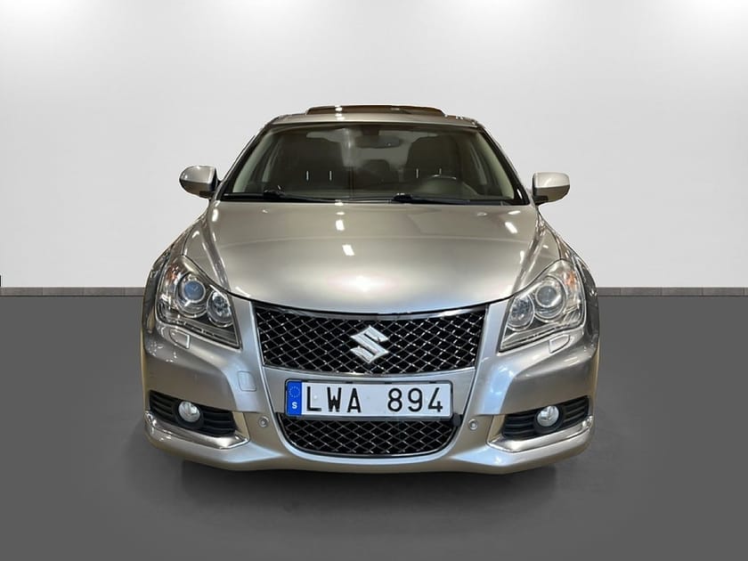 Bild 2 av Suzuki Kizashi 2.4 AWD 178hk Automat Drag/M-Värmare