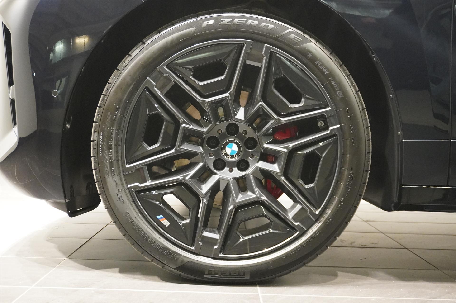 BMW iX xDrive60, 544ps, 2026
