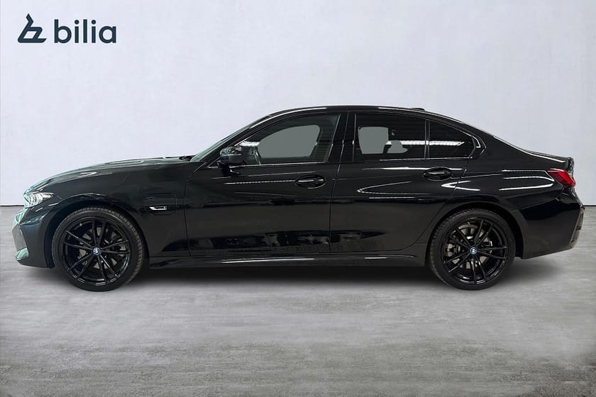 Bild 3 av BMW 330e xDrive Sedan M-Sport| HiFi | El stol m minne | Komfortö