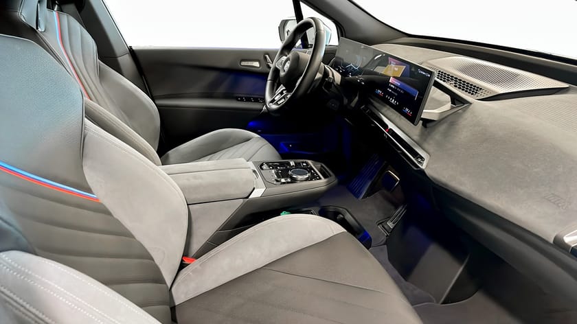 Bild 3 av BMW iX xDrive60 Charged M-Sport Dragkrok, 22"LM-fälg