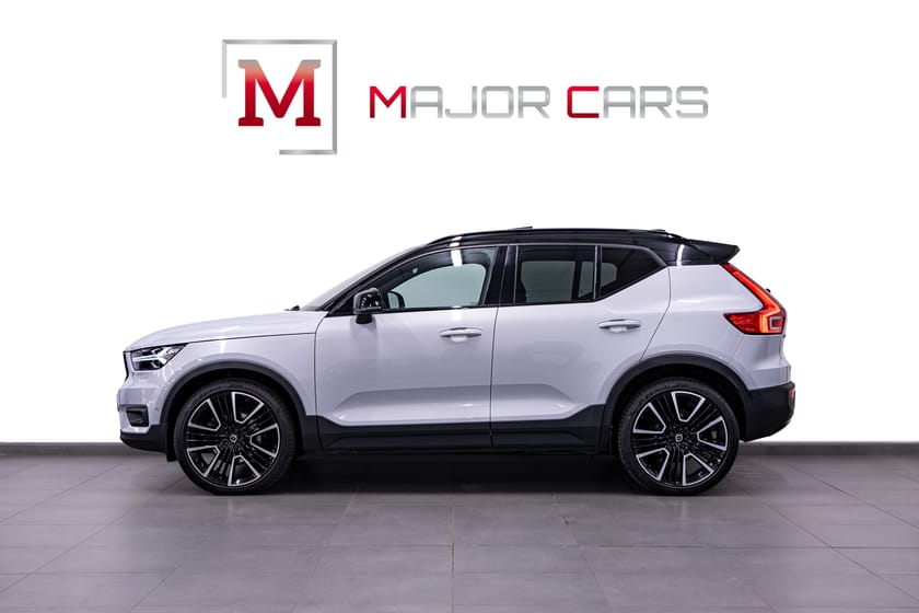 Bild 3 av Volvo XC40 B5 AWD R-Design Pano 21" H/K 360° Drag Värmare 250hk