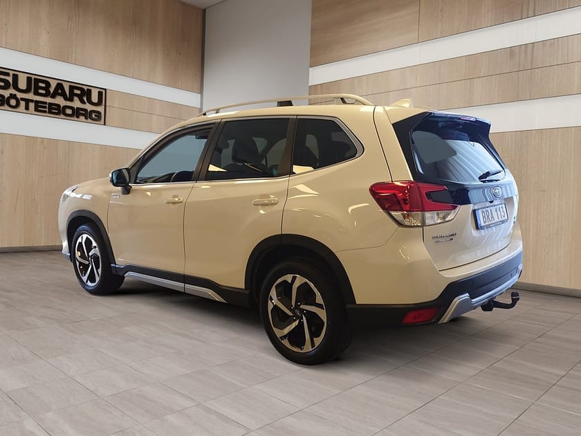Bild 3 av Subaru Forester e-Boxer XFuel 2,0i Aut Ridge *dragkrok Ledramp*