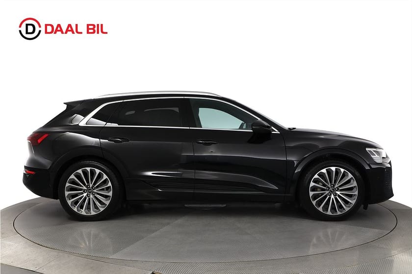 Bild 5 av Audi Q8 55 e-tron quattro 114 kWh 408HK S-LINE P-VÄRM B&O® PANO LUFTFJÄD