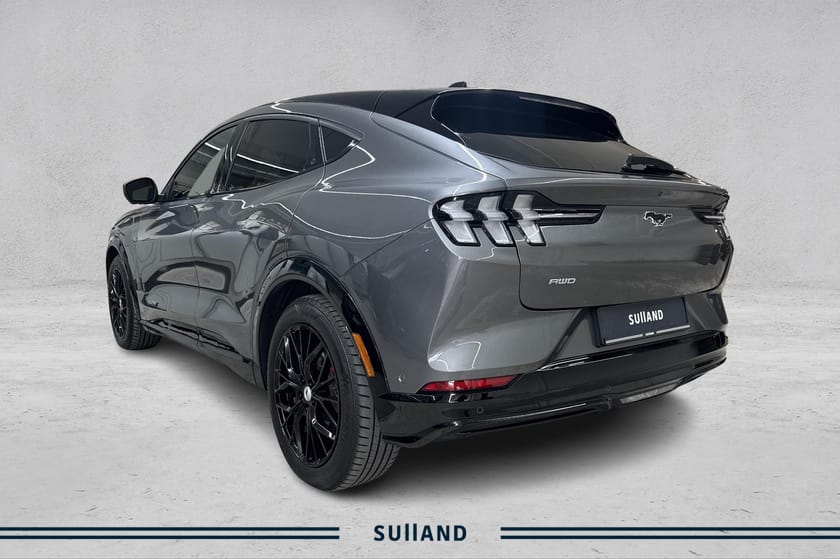 Bilde 3 av Ford Mustang Mach-E Long Range AWD Premium, Hengerfeste, Panorama
