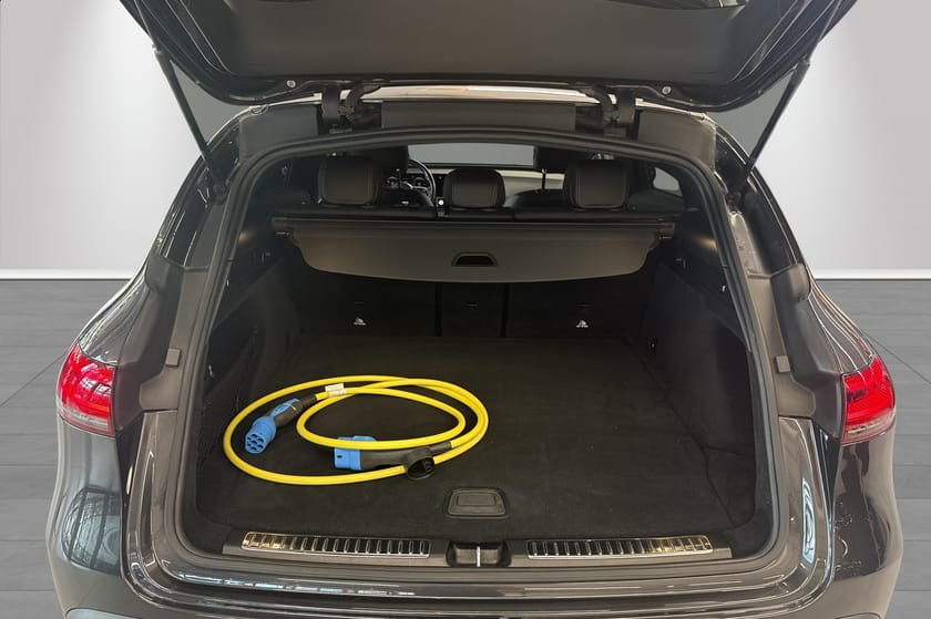 Bilde 5 av Mercedes-Benz EQC 400 4MATIC AMG Line|HUD| Burmester|360° kamera|Soltak|4MATIC