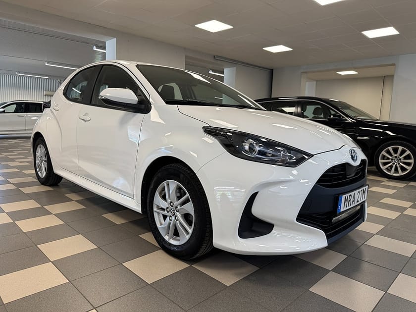 Bild 1 av Toyota Yaris Hybrid CVT 116 Hk B-Kamera Värmare Active