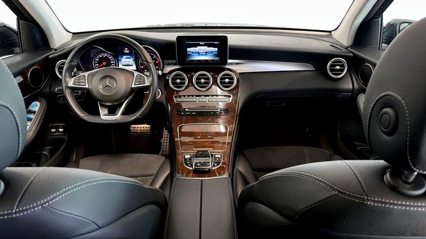 Bild 4 av Mercedes-Benz GLC 250 d 4MATIC AMG-Line / Panorama / Drag