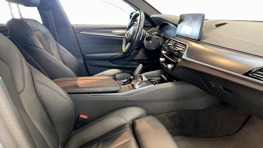Bild 3 av BMW 530e xDrive Touring M-Sport Rattvärme H/K Drag