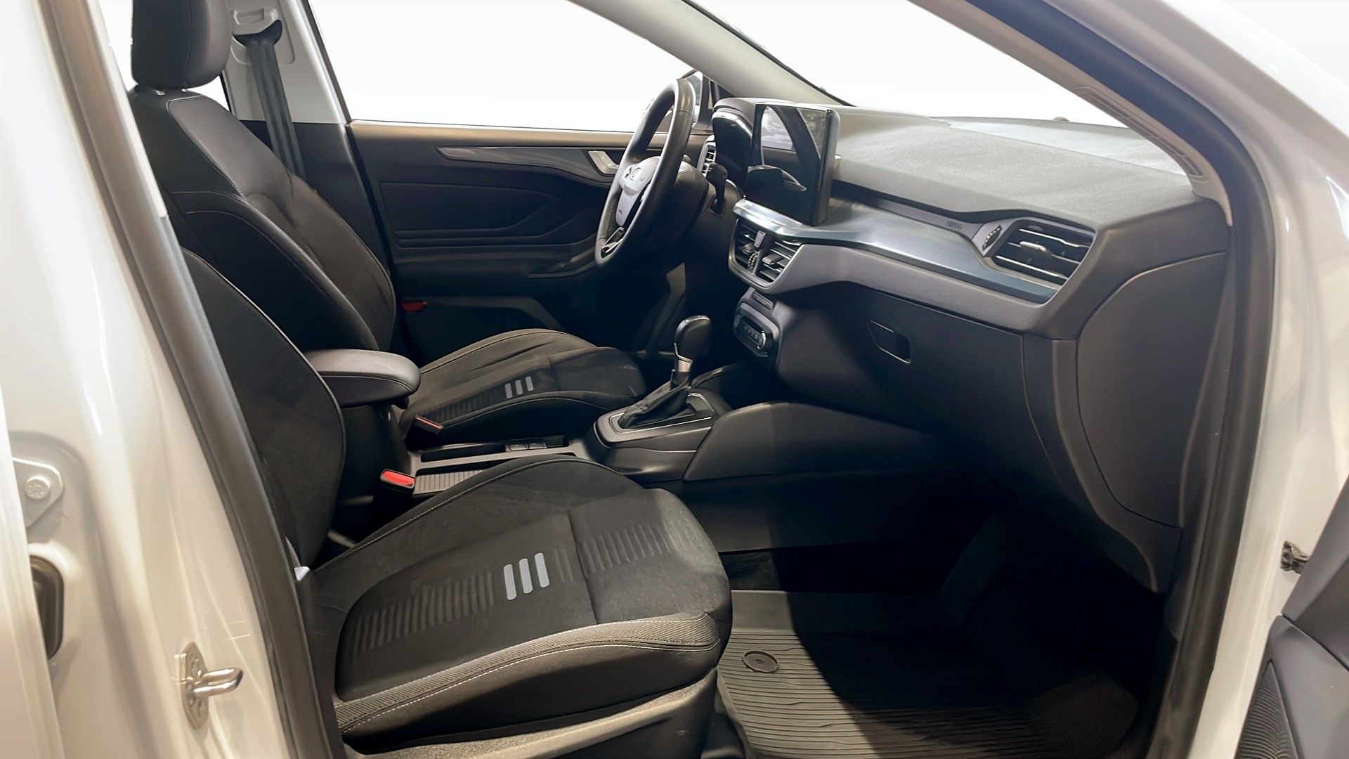 Ford Focus 2024, photo 3/9