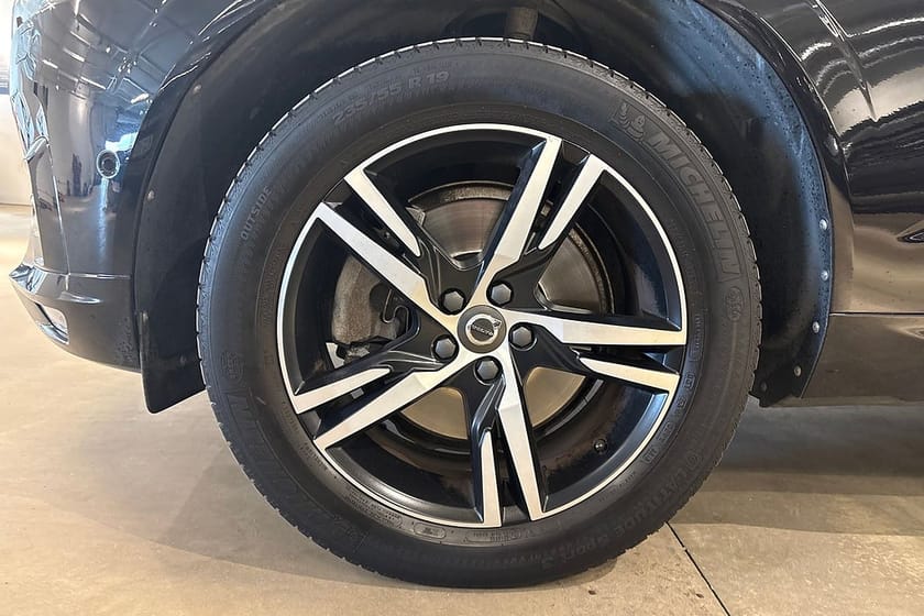 Bild 5 av Volvo XC60 T5 AWD R-Design / 360-kamera / B&W / Head-Up / Keyless
