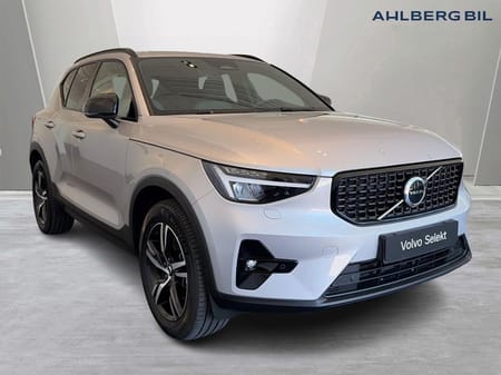 Volvo XC40 B3 FWD Bensin Plus Dark. Backkamera, Navi, Adaptiv farthållare,  Programmerbar bränslevärmare,  Rattvärme