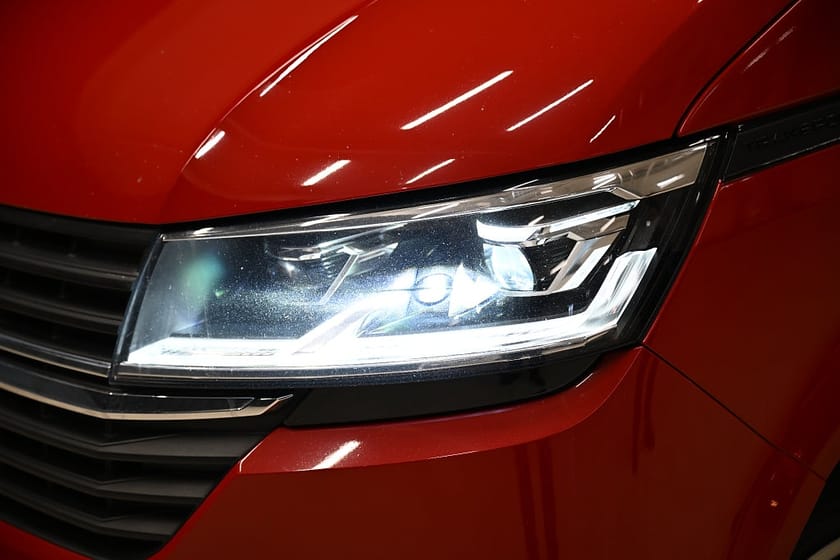Bild 2 av Volkswagen Transporter DSG 150HK Nedlackad|LED|Inredd|Uppvärmt-skåp|Moms|SeUtr