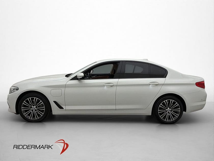 Bild 4 av BMW 530e iPerformance Sedan Drag Skinn Ambient Navi Kamera P-Sens