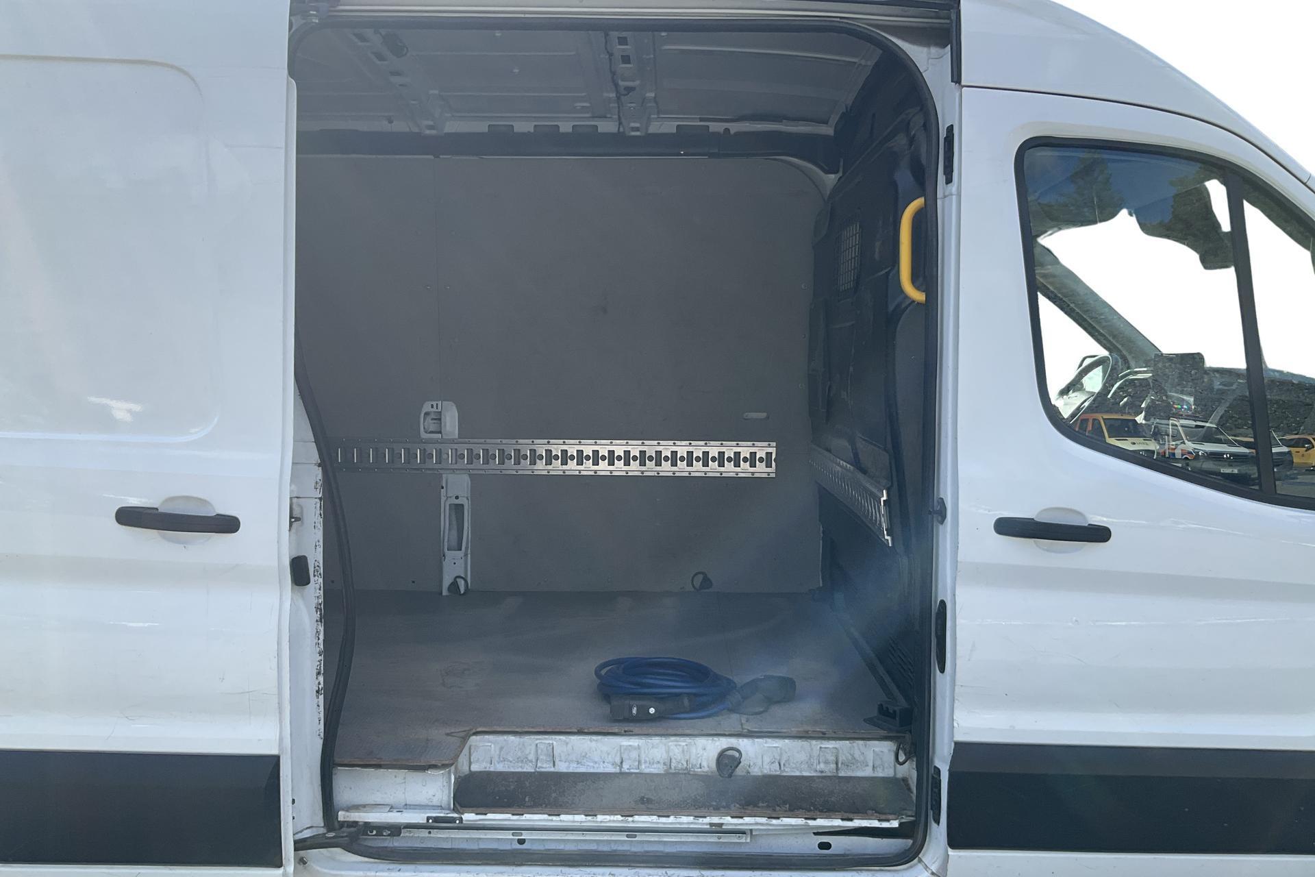 Ford Transit E-Transit 350 2022, kuva 7/10