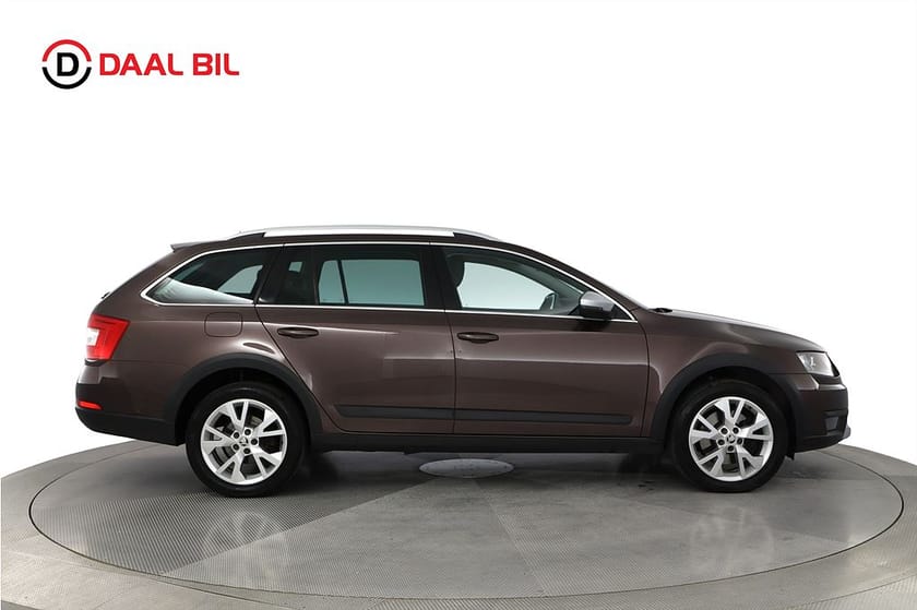 Bild 5 av Škoda Octavia Scout 2.0 TDI 4x4 184HK PREMIUM DRAG VÄRMARE CANTON® B-KAMERA
