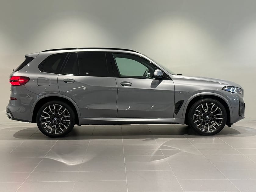 Bild 3 av BMW X5 xDrive50e M Sport Innovation Drag Adpt FartH H/K HuD