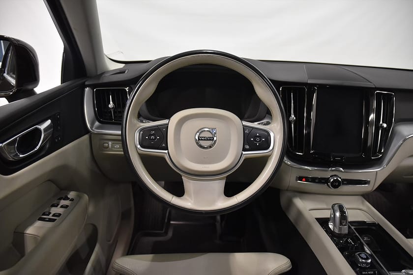 Bild 2 av Volvo XC60 T8 Twin Engine AWD Skinn Pano Orrefors P-värm Drag