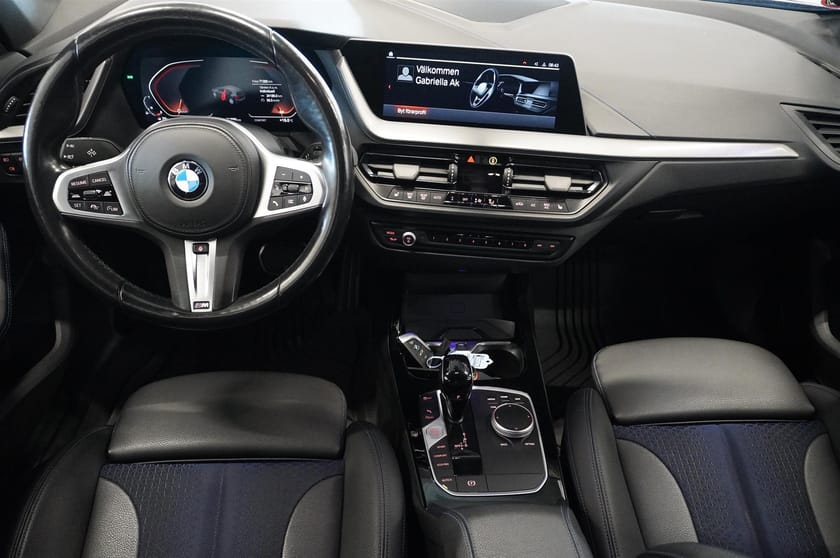 Bild 2 av BMW 118i M-Sport Navi Fartpilot Keyless HiFi 18