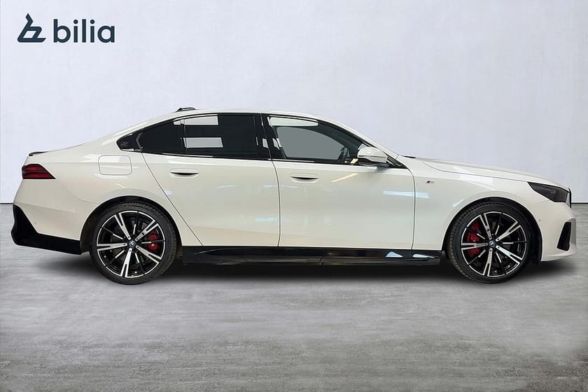 Bild 3 av BMW 550e xDrive Sedan 550 Sedan/PRO/360/HuD/B&W/Pano/Drag/ACC