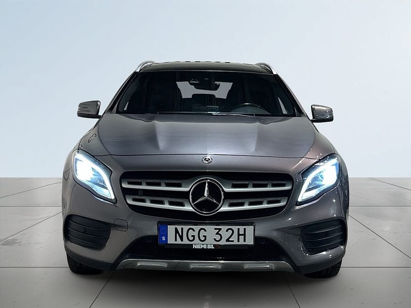 Bild 2 av Mercedes-Benz GLA 220 4MATIC 4M 7G-DCT AMG Line Drag Pvärm Pano Kamera GPS SoV