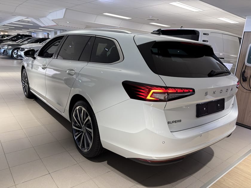 Bild 4 av Škoda Superb iV Kombi L&K 1,5 TSI 204 HK 6 VXL DSG