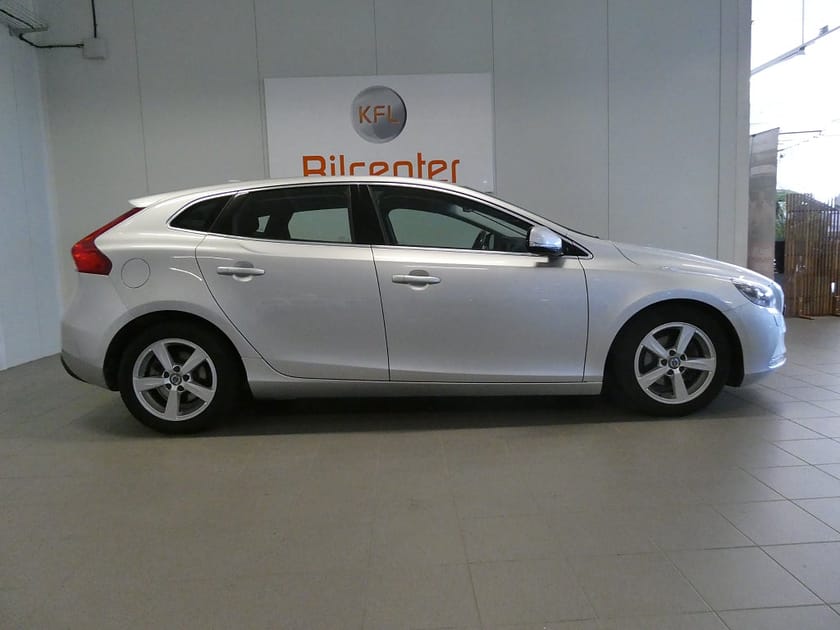 Bild 5 av Volvo V40 D2 Momentum Värmare-PDC-BT-NYSERVAD*KAMREMSBYTT*SoV