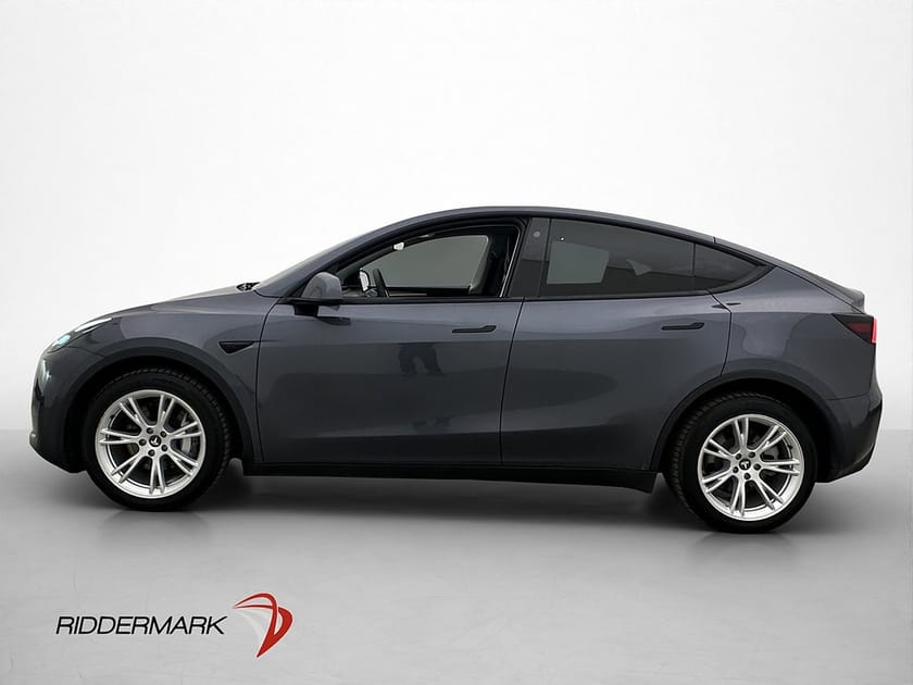 Bild 5 av Tesla Model Y Long Range AWD Pano Autopilot Svensksåld
