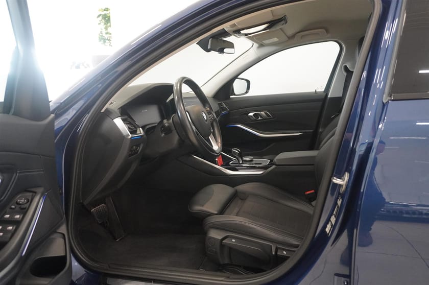 Bild 2 av BMW 320i Sedan