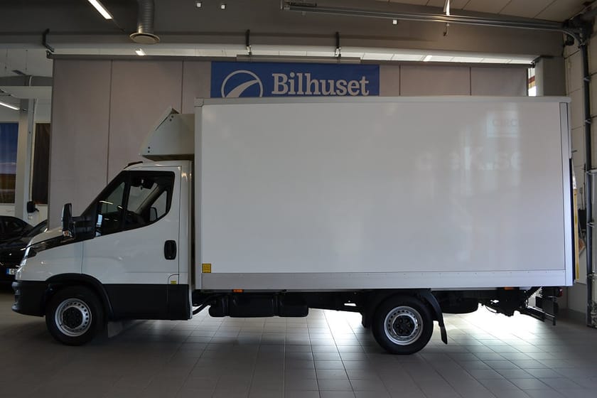 Bild 2 av Iveco Daily 35-140 Chassi Cab 2.3 JTD 136hk Automat EU6 Backkamera 18m3 Skåp