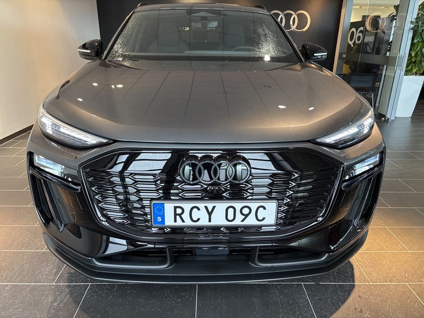 Bild 3 av Audi Q6 e-tron quattro S-LINE SUV  LUFTFJ. 429 HK