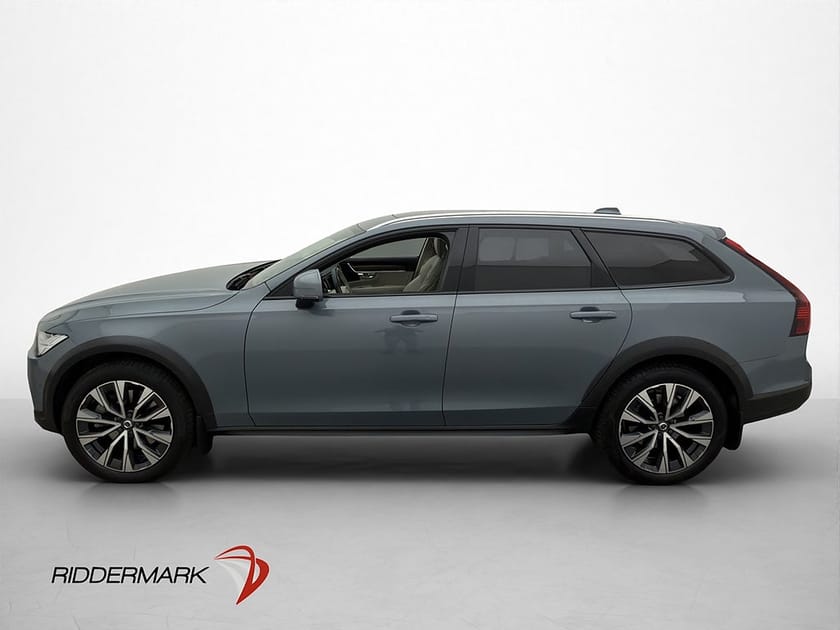 Bild 4 av Volvo V90 Cross Country B4 AWD Pano H/K  Skinn D-Värm Drag