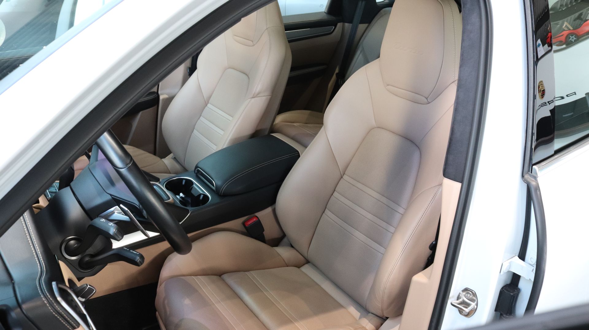 Porsche Cayenne Turbo 550 hk 2019, bild 6/23