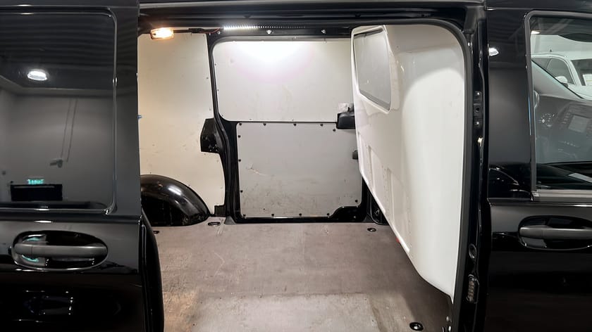 Bild 5 av Mercedes-Benz Vito 116 CDI 2.8t LÅNG Backkamera / Kupévärmare / Dubbla skjutdörrar