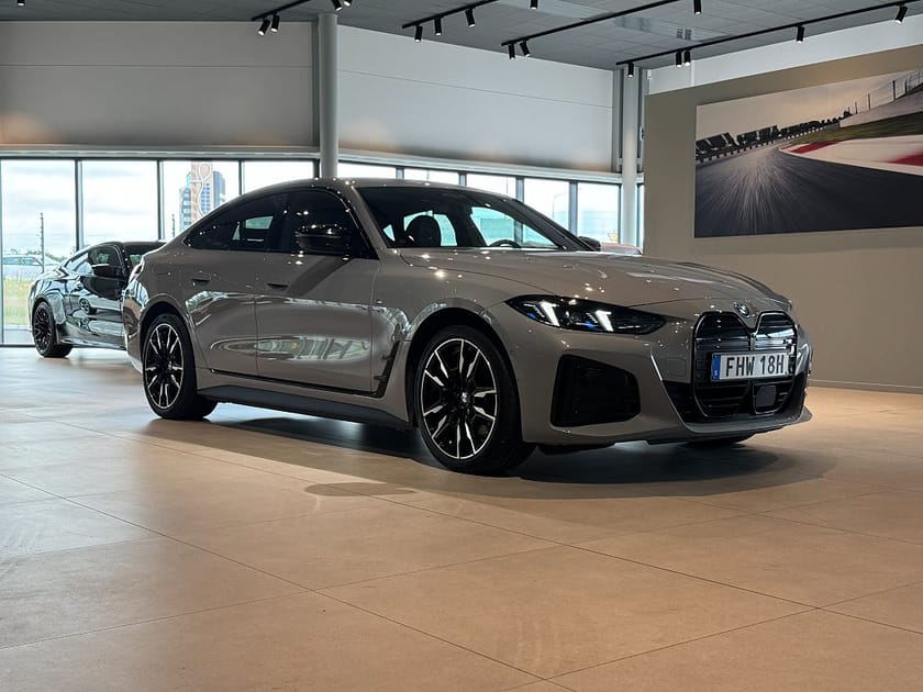 Bild 3 av BMW i4 M60 xDrive Gran Coupé H/K Elstolar Drag D/A Pro Komfortöppning