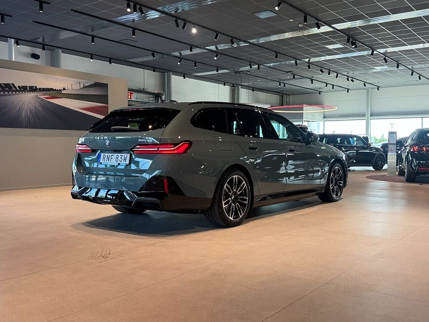 Bild 4 av BMW i5 xDrive40 Touring M Sport D/A Plus Drag H/K Rattvärme
