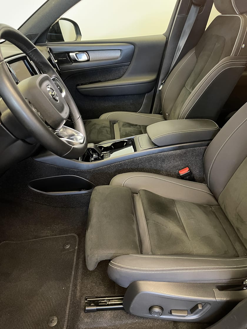 Bild 5 av Volvo XC40 Recharge Rescharge Pro / Navigation / Backkamera / Panoramaglas tak /