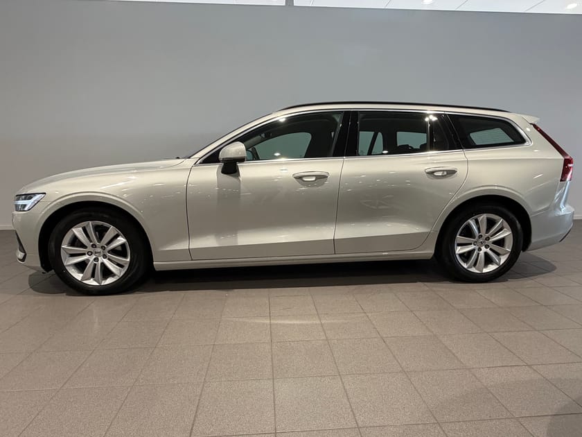 Bild 3 av Volvo V60 B4 Bensin Mom Adv Navi Pro Edition / 10 000kr tillbehör / Backkamera / Navigation / automatisk baklucka /