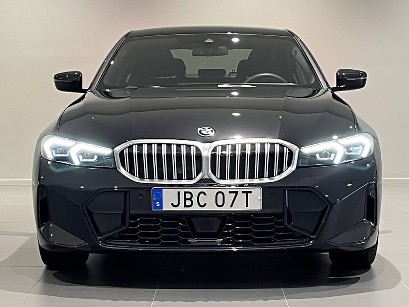 Bild 2 av BMW 330e Sedan M Sport Drag Adpt Farth HiFi Backkamera Rattvärme