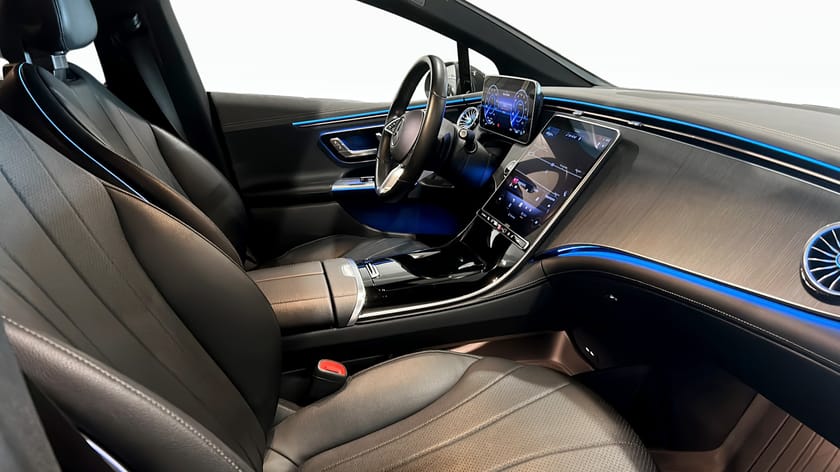 Bild 3 av Mercedes-Benz EQE 300 360° / Burmester / Drag
