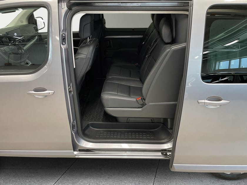 Bild 5 av Toyota Proace Crew Van L2 LONG DUBBELHYTT 2,0D 180 HK AUTO PREMIUM 2