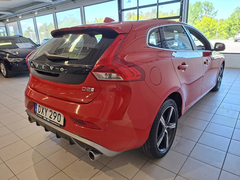 Bild 4 av Volvo V40 D2 R-Design 120HK Ny Kamrem P-Värmare Navi