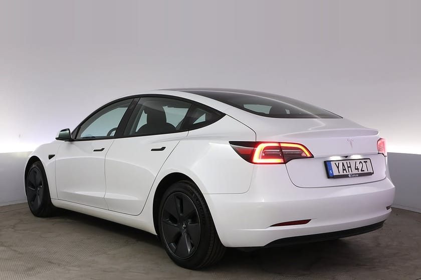Bild 4 av Tesla Model 3 Standard Range RWD Refresh AP Pano V-hjul
