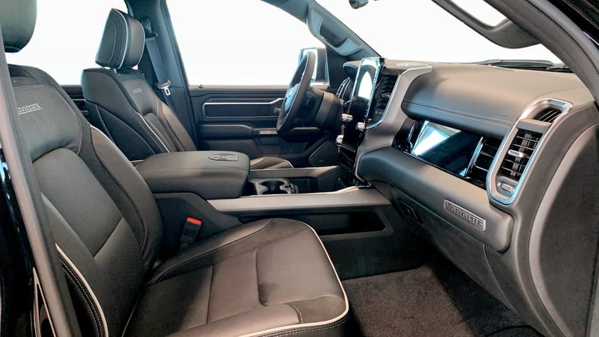 Bild 3 av RAM 1500 Crew Cab Laramie Night Edition 3.0L 420hk 4WD