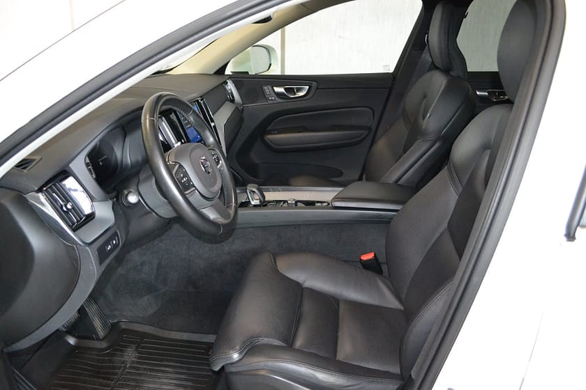 Bild 4 av Volvo XC60 Recharge T6 AWD Core Bright Aut Drag Panorama 350hk