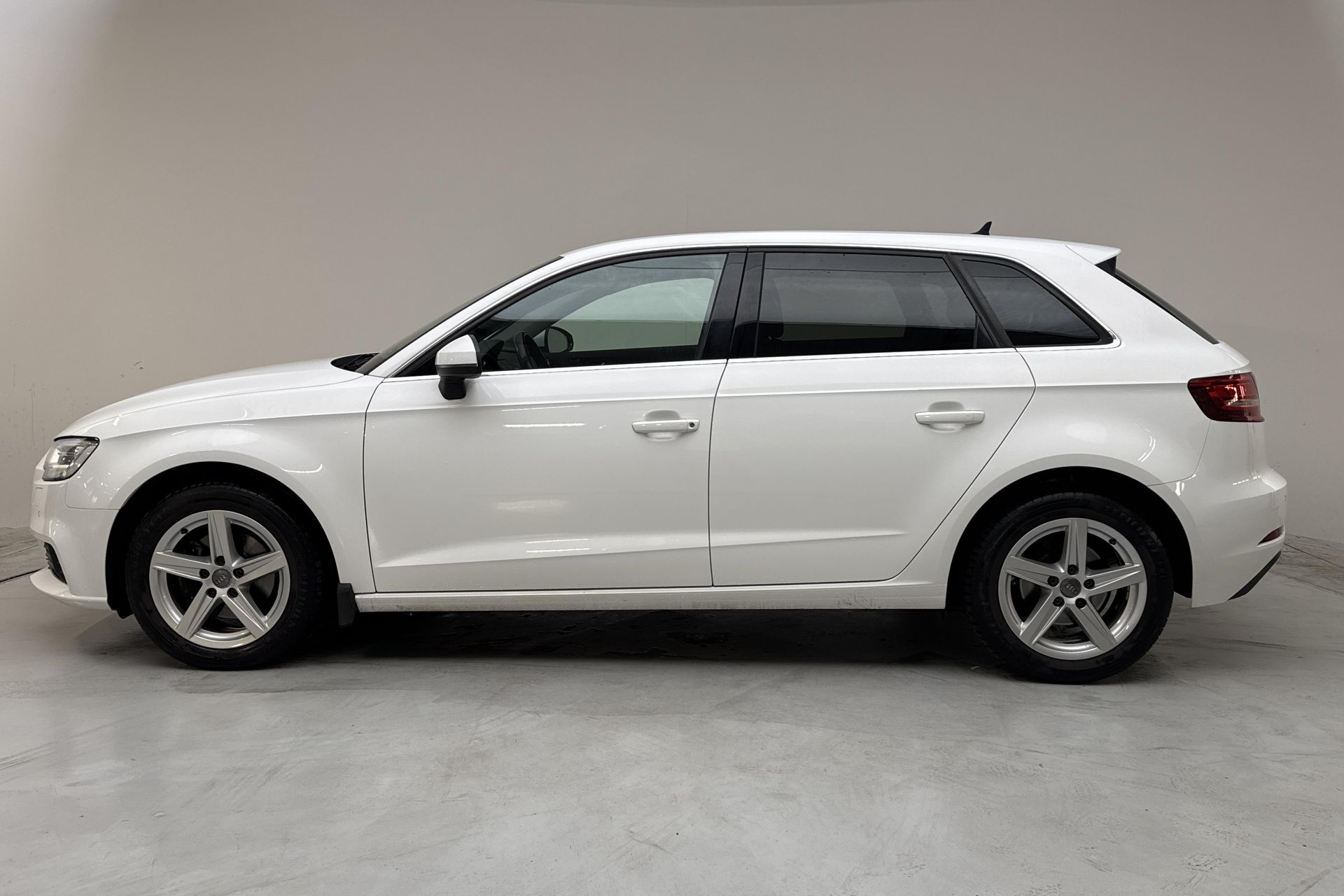 Audi A3 Sportback 30 TFSI 2019, bild 2/10